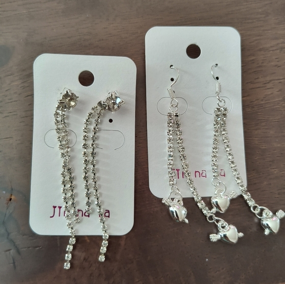 Jewelry - 2 PC Stylish Earrings Set